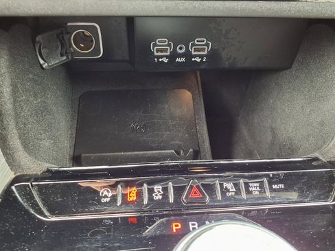 Used 2024 Jeep Wagoneer Series II w/ Flexible Seating Group RWD image 9