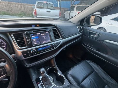 Used 2014 Toyota Highlander XLE image 10