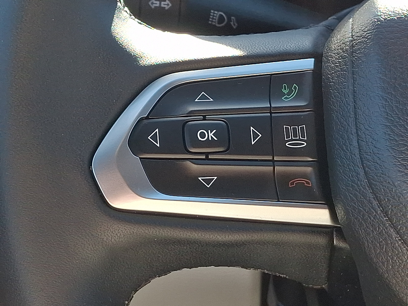 Used 2023 Jeep Compass Limited w/ Elite Group AWD/4WD image 22