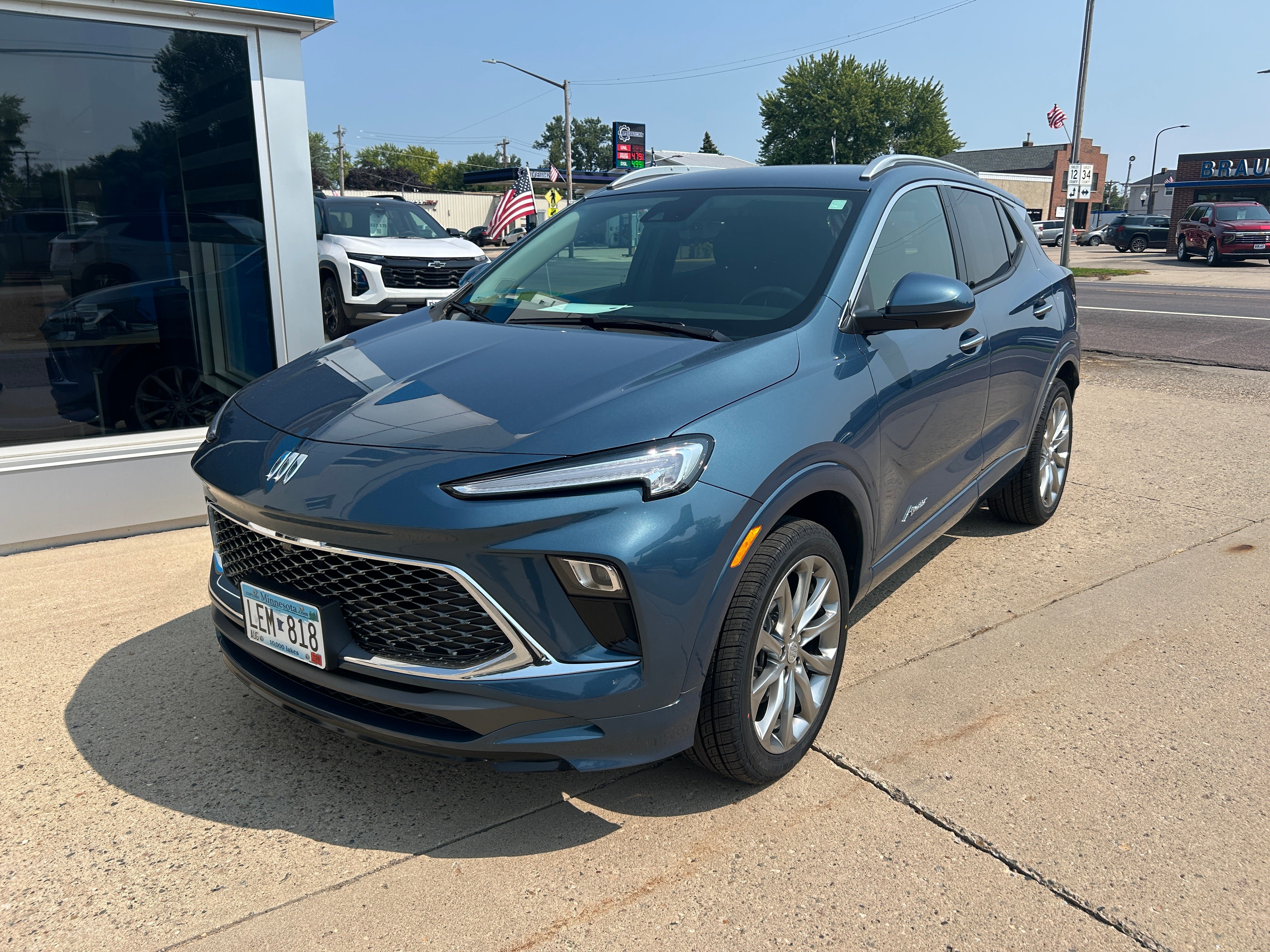 Used 2024 Buick Encore GX Avenir w/ Avenir Technology Package AWD/4WD image 2