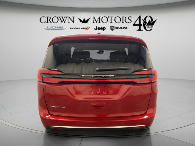 Used 2027 Chrysler Pacifica Select FWD image 13