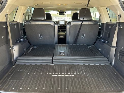 Used 2021 Toyota Highlander Limited image 16