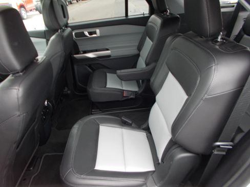 Used 2023 Ford Explorer XLT w/ Equipment Group 202A image 11