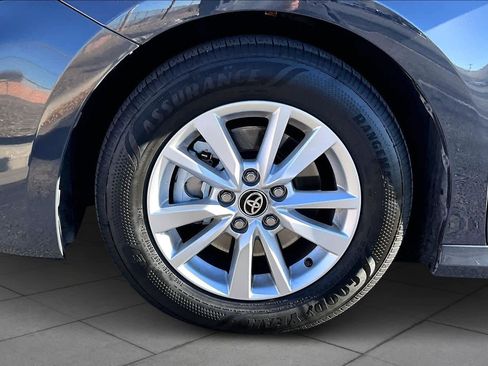 Used 2025 Toyota Camry SE image 9