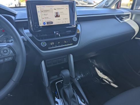 Used 2024 Toyota Corolla Cross LE w/ Moonroof Package image 24