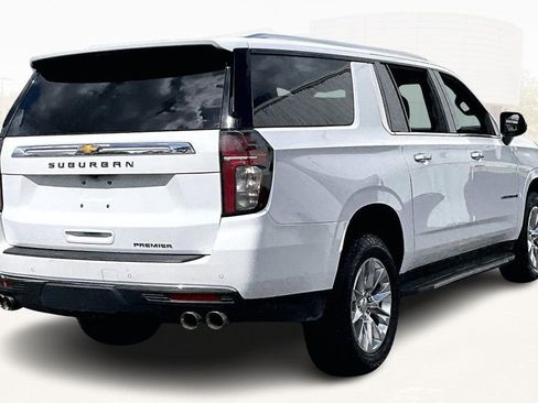 Used 2023 Chevrolet Suburban Premier image 6