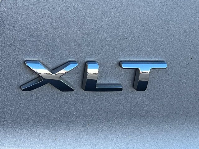 Used 2018 Ford Explorer XLT AWD/4WD image 2