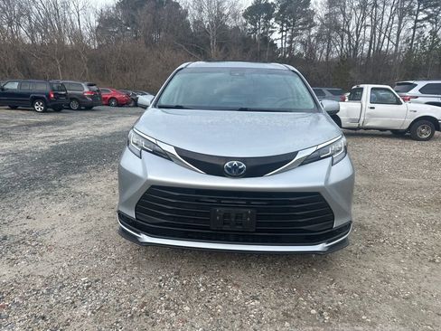 Used 2023 Toyota Sienna LE image 8