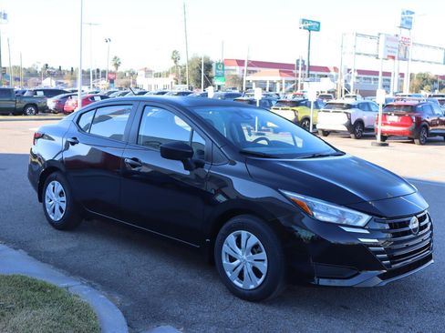 Used 2025 Nissan Versa S w/ Trunk Package image 6