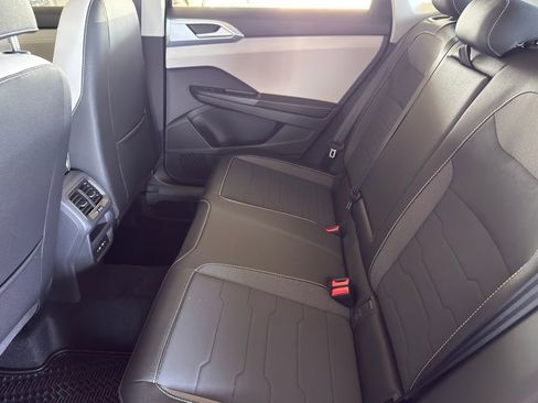 New 2026 Volkswagen Taos SE image 28