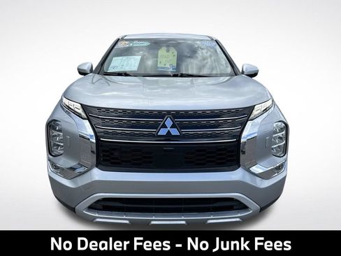 Used 2023 Mitsubishi Outlander SE AWD/4WD image 2