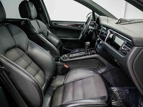 Used 2024 Porsche Macan image 16