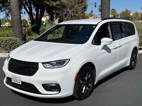 Used 2021 Chrysler Pacifica Touring w/ S Appearance Package image 15