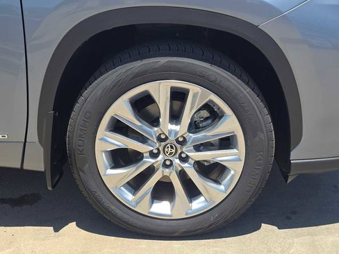 Used 2023 Toyota Highlander Limited w/ Protection Package #3 (TMS) AWD/4WD image 9