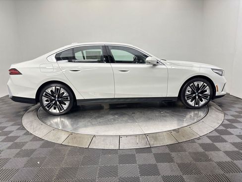 New 2027 BMW 530i xDrive w/ Premium Package AWD/4WD image 17