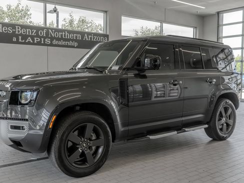 Used 2023 Land Rover Defender 110 SE AWD/4WD image 3