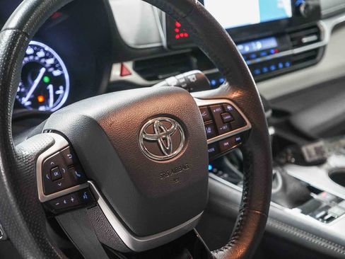 Certified 2022 Toyota Sienna Limited image 22