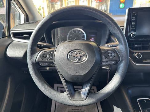 Used 2020 Toyota Corolla LE FWD image 17