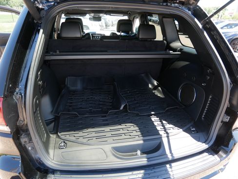 Used 2022 Jeep Grand Cherokee Laredo X AWD/4WD image 18