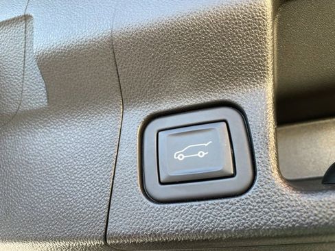 Used 2023 GMC Acadia AT4 w/ Technology Package image 12