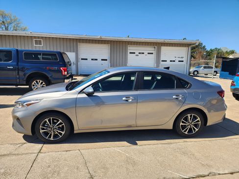 Used 2023 Kia Forte LXS image 7