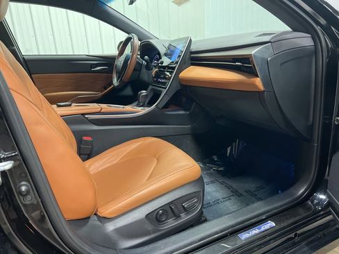 Used 2021 Toyota Avalon Limited image 7