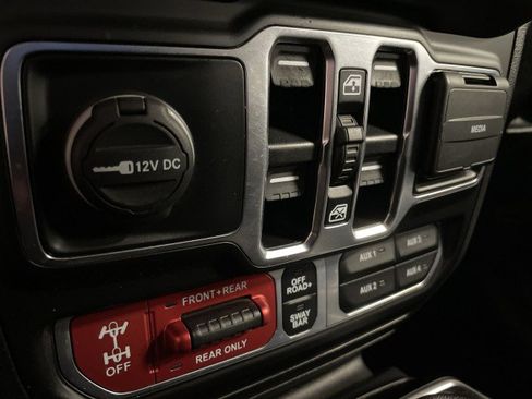 Used 2021 Jeep Wrangler Unlimited Rubicon image 32