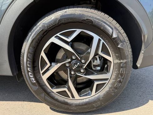 Used 2025 Kia Sportage LX image 8