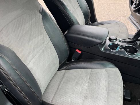 Used 2017 Ford Explorer XLT w/ XLT Appearance Package image 20