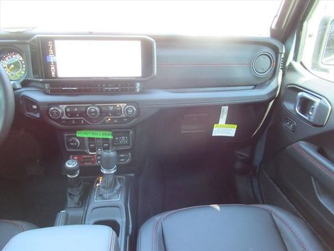 New 2026 Jeep Gladiator Rubicon AWD/4WD image 13