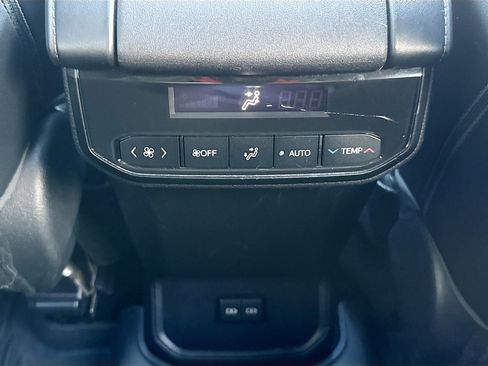 Used 2022 Toyota Highlander XLE image 25