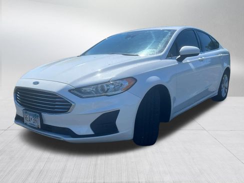 Used 2020 Ford Fusion SE FWD image 3