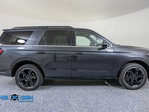 Used 2024 Ford Expedition Limited AWD/4WD image 8