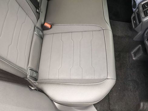 Used 2025 Volkswagen Taos SE image 32