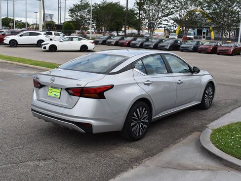 Used 2024 Nissan Altima 2.5 SV FWD image 9