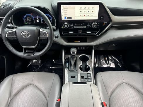 Used 2023 Toyota Highlander Limited image 26