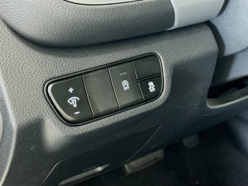 Certified 2025 Kia Seltos LX AWD/4WD image 10