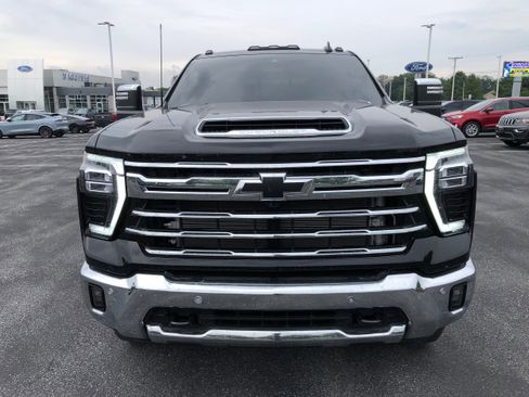 Used 2025 Chevrolet Silverado 3500 LTZ image 6