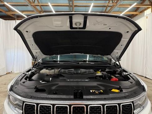 Used 2023 Jeep Wagoneer Series III w/ Preferred Equipment Group AWD/4WD image 29
