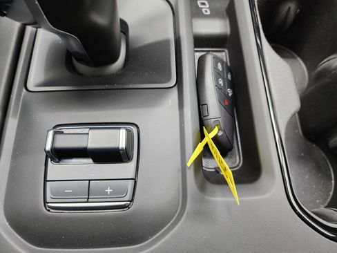 Used 2024 GMC Sierra 1500 AT4X image 16