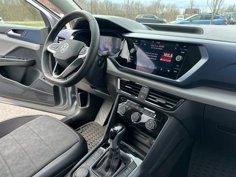 Used 2023 Volkswagen Taos SE w/ Panoramic Sunroof Package image 32