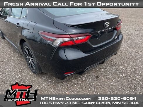 Used 2024 Toyota Camry SE AWD/4WD image 11