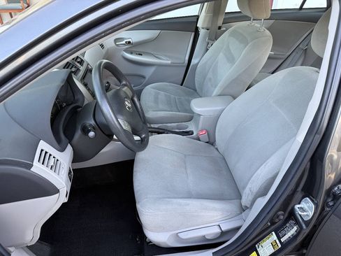 Used 2013 Toyota Corolla LE FWD image 14