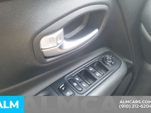 Used 2022 Jeep Renegade Altitude w/ Sun/Sound Group AWD/4WD image 30