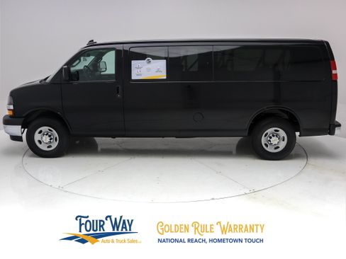 Used 2025 Chevrolet Express 3500 LT w/ LT Preferred Equipment Group RWD image 7