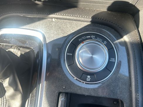 Used 2024 Nissan Armada SV AWD/4WD image 34