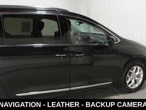 Used 2020 Chrysler Pacifica Touring-L Plus w/ Tire & Wheel Group FWD image 34