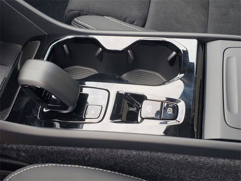 New 2026 Volvo XC40 B5 Ultra w/ Protection Package Premier image 25