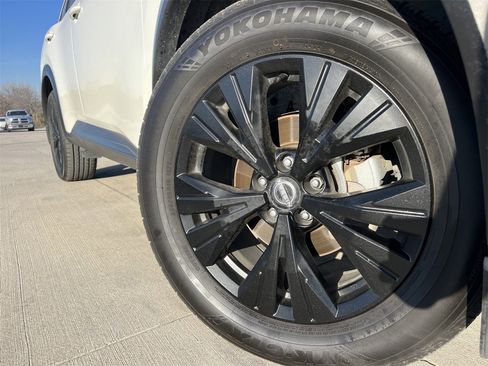 Certified 2023 Nissan Rogue SV w/ SV Premium Package image 6