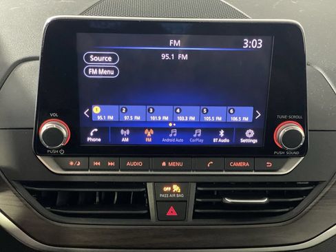 Used 2024 Nissan Altima 2.5 SV FWD image 12